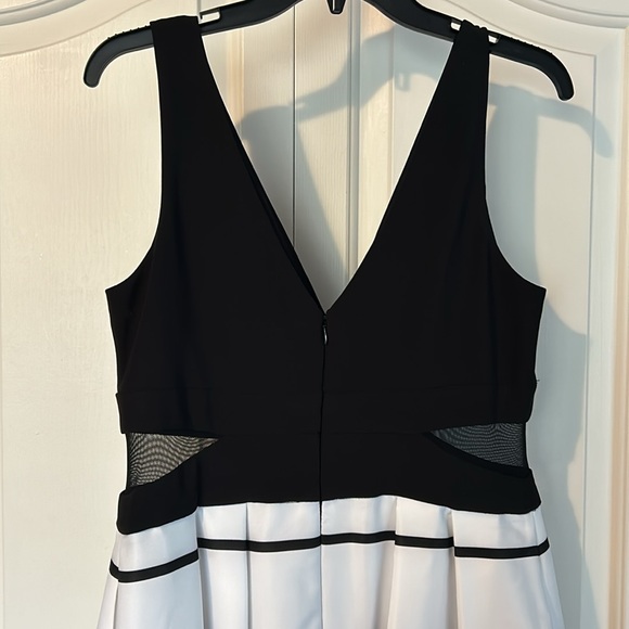Black and white ball gown - Picture 4 of 7